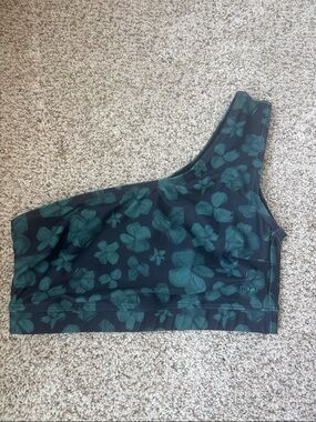 Albion clover top nwot